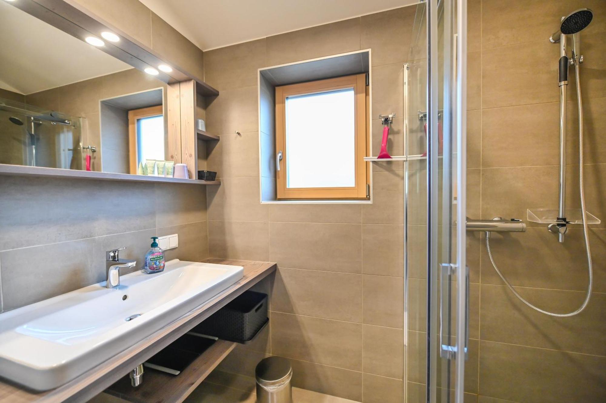 Apartmenthaus Pastner Am Teich Uebelbach ภายนอก รูปภาพ