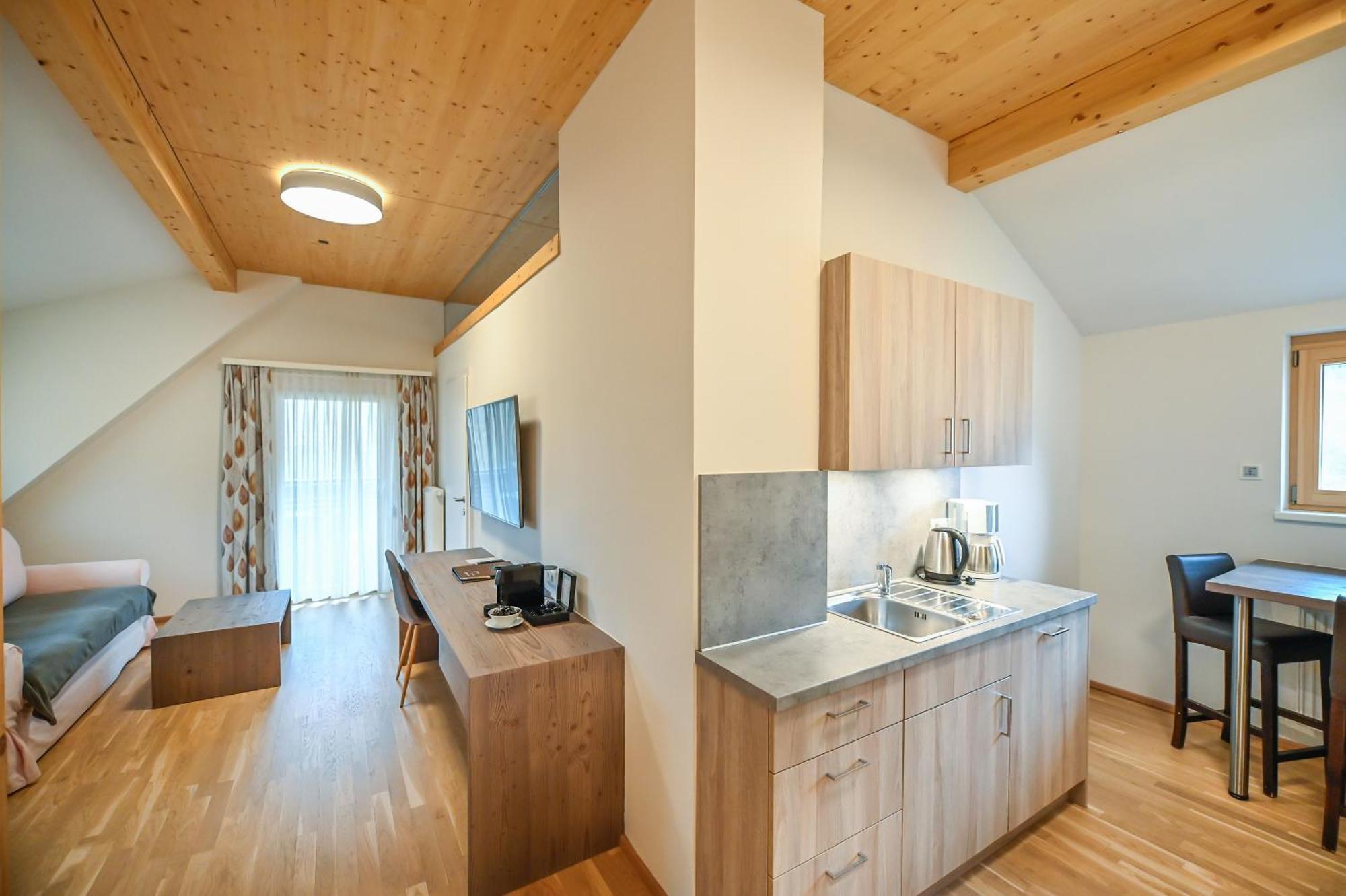 Apartmenthaus Pastner Am Teich Uebelbach ภายนอก รูปภาพ